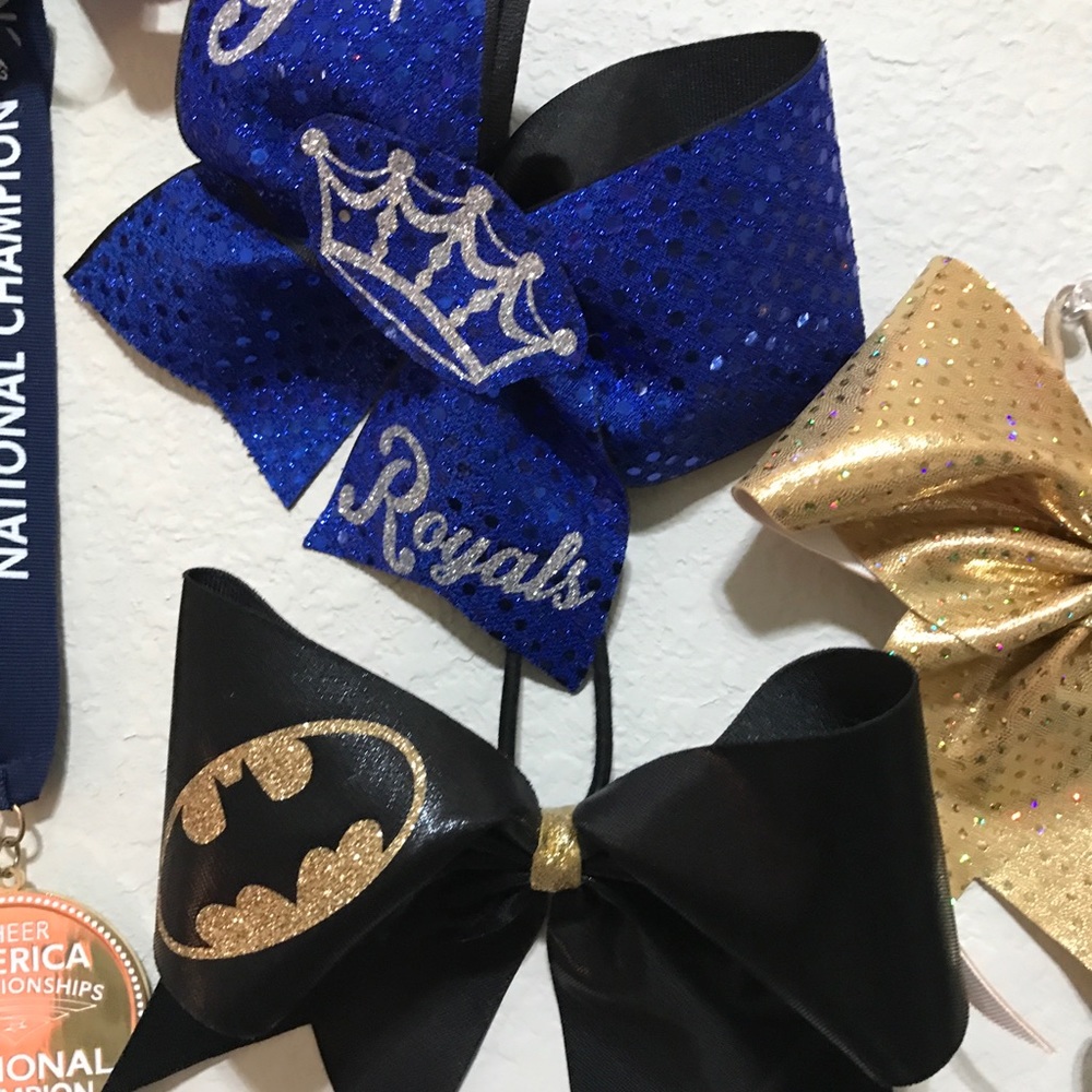 Cheer bows!! 🎀